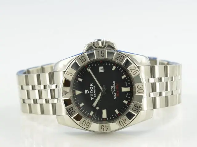 Tudor Hydronaut Automatic mit schwarzem Zifferblatt und Edelstahlarmband